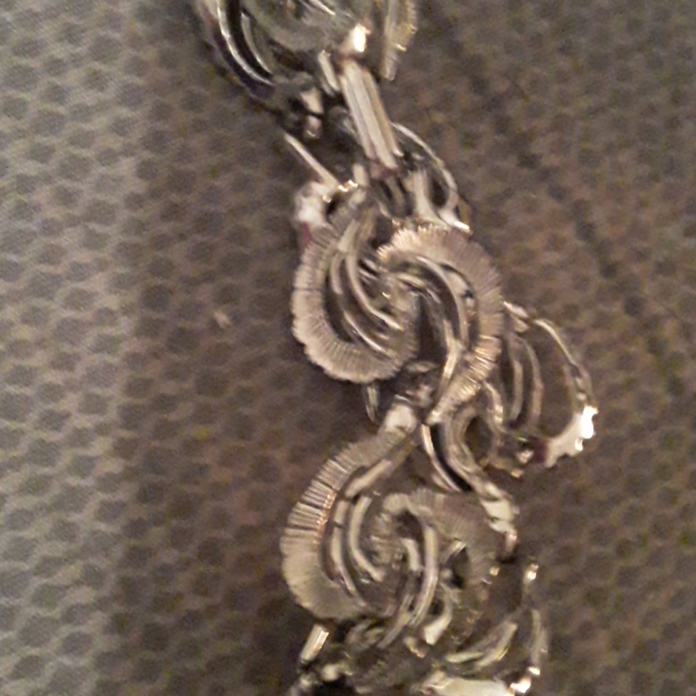 4 bracelets - Picture 4 of 4